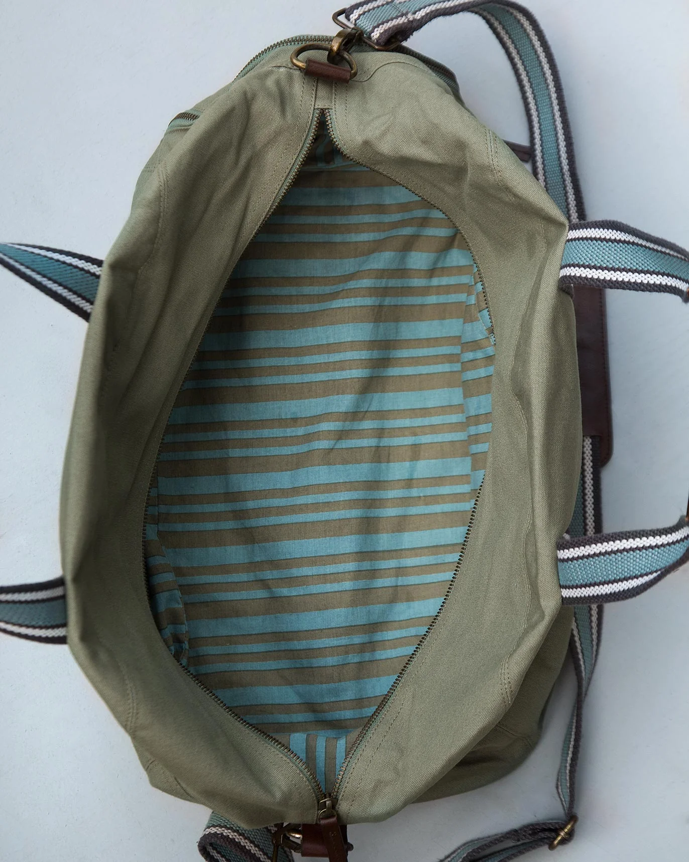 Indus Weekender Bag - Image 2