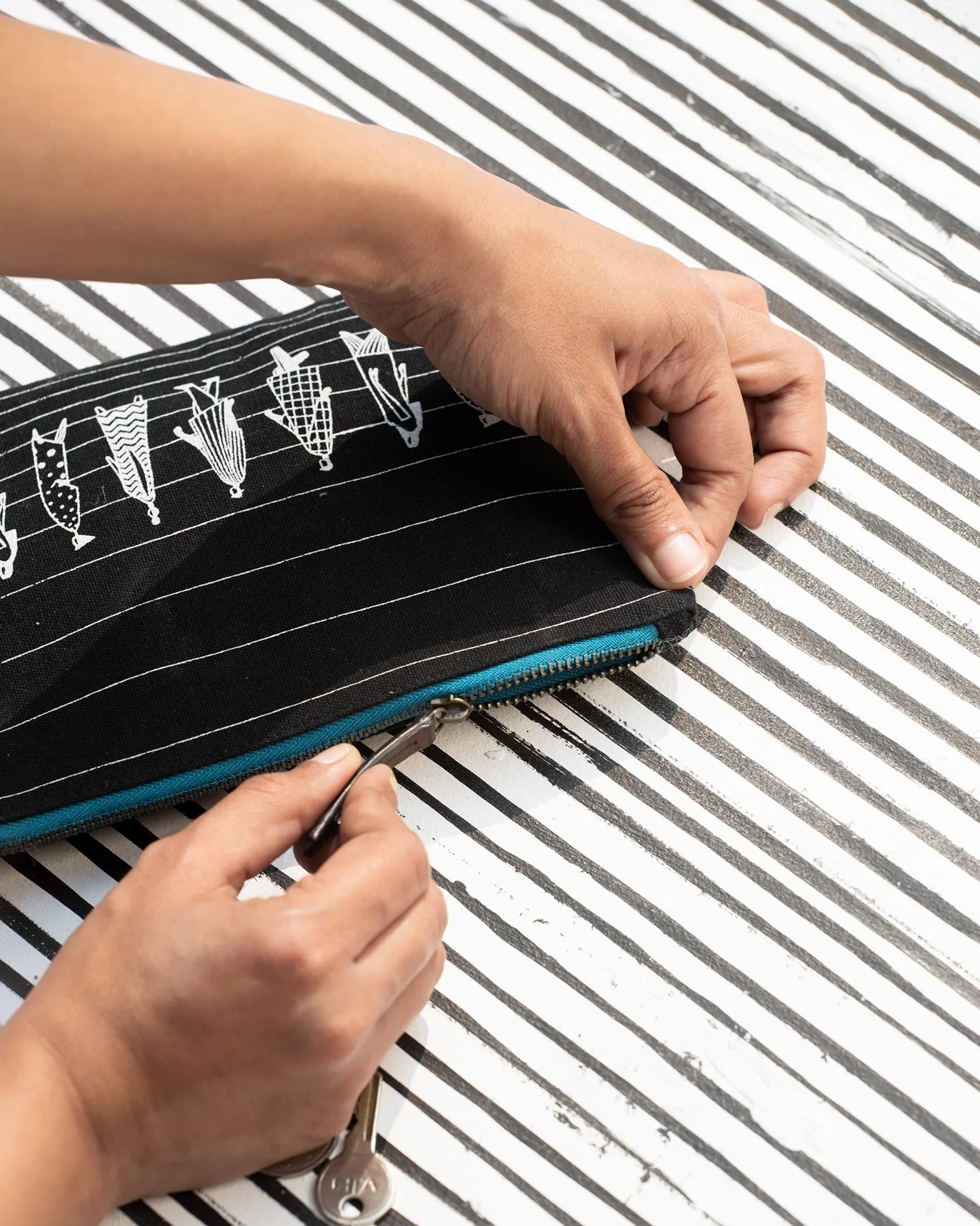 Musafir Midi Pouch - Black - Image 2