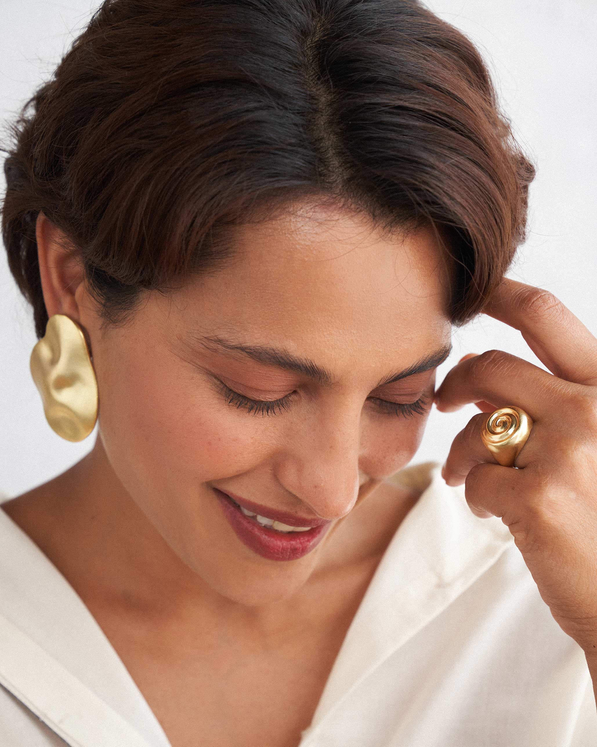 Oyster Drop Earrings - Brass - Image 4