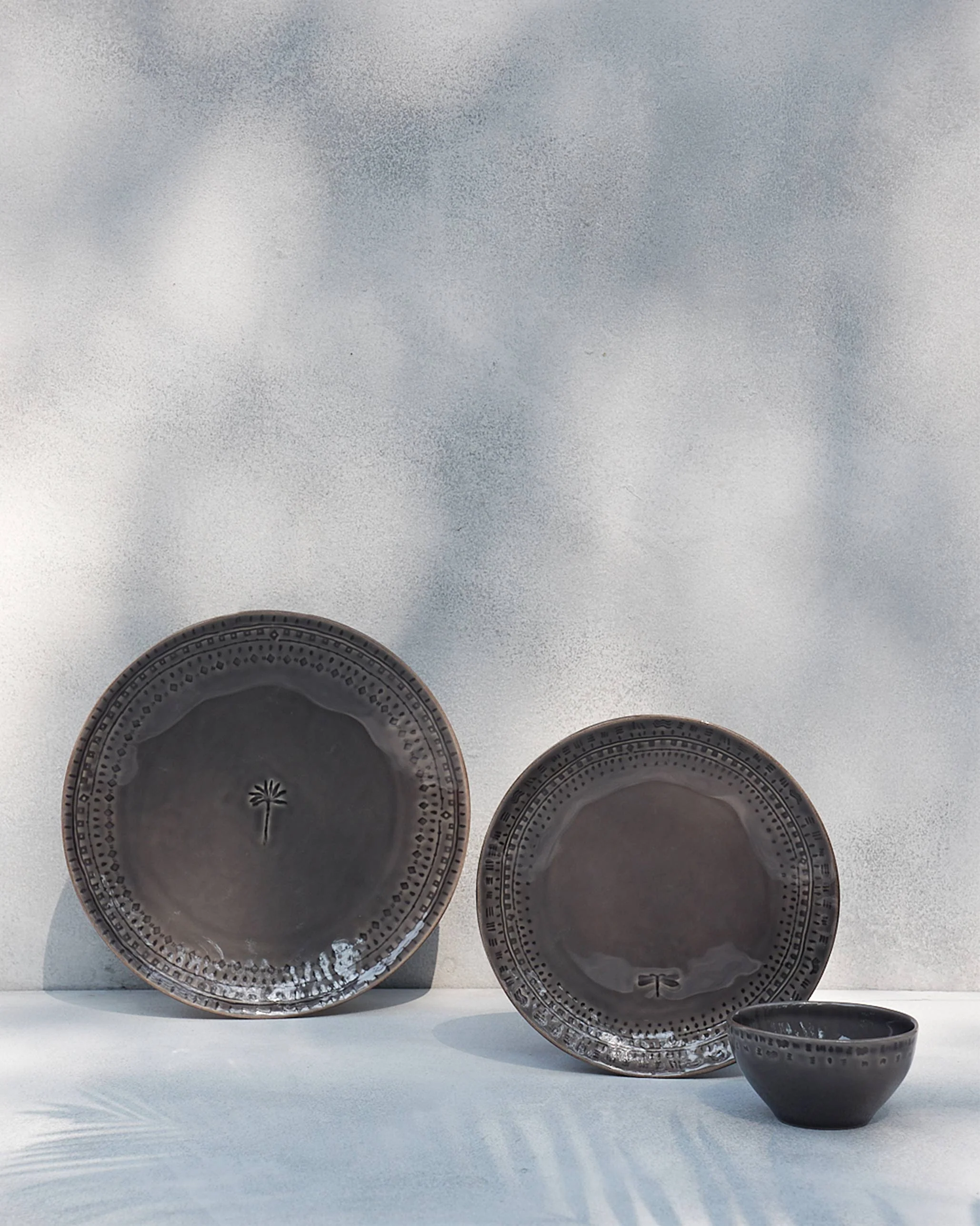 Coco Palm Dinner Plate - Dark Grey - Image 3